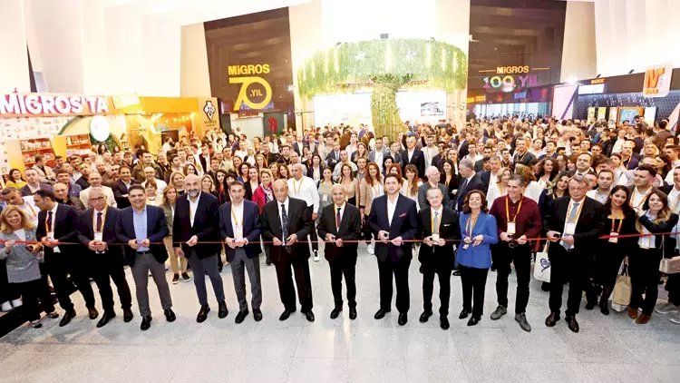 Malatya Park Avm'de  Yazar Cevher SÖNMEZ imza günü